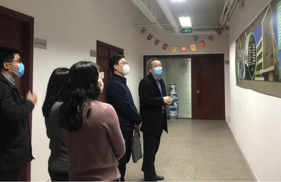 上海市(shi)市(shi)委(wei)組織(zhi)部到(dao)百傲(ao)調研黨建(jian)咊抗疫工(gong)作(zuo)
